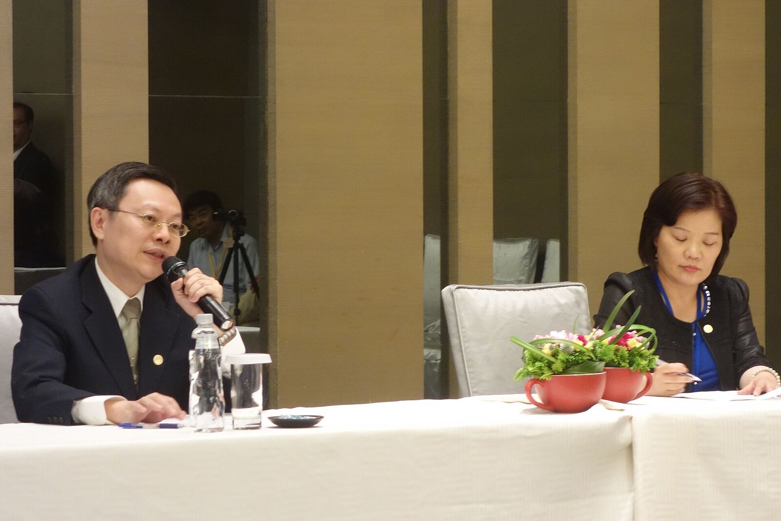 Wang-Zhang Meeting | Some Tact Two people sit at a table during the 2014 Wang-Zhang Meeting, demonstrating conflict resolution in action.